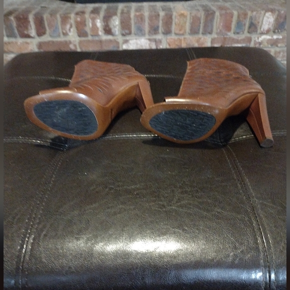 ❗ SOLD ❗ 🥰 DVF Laser Cut Booties - Picture 8 of 11